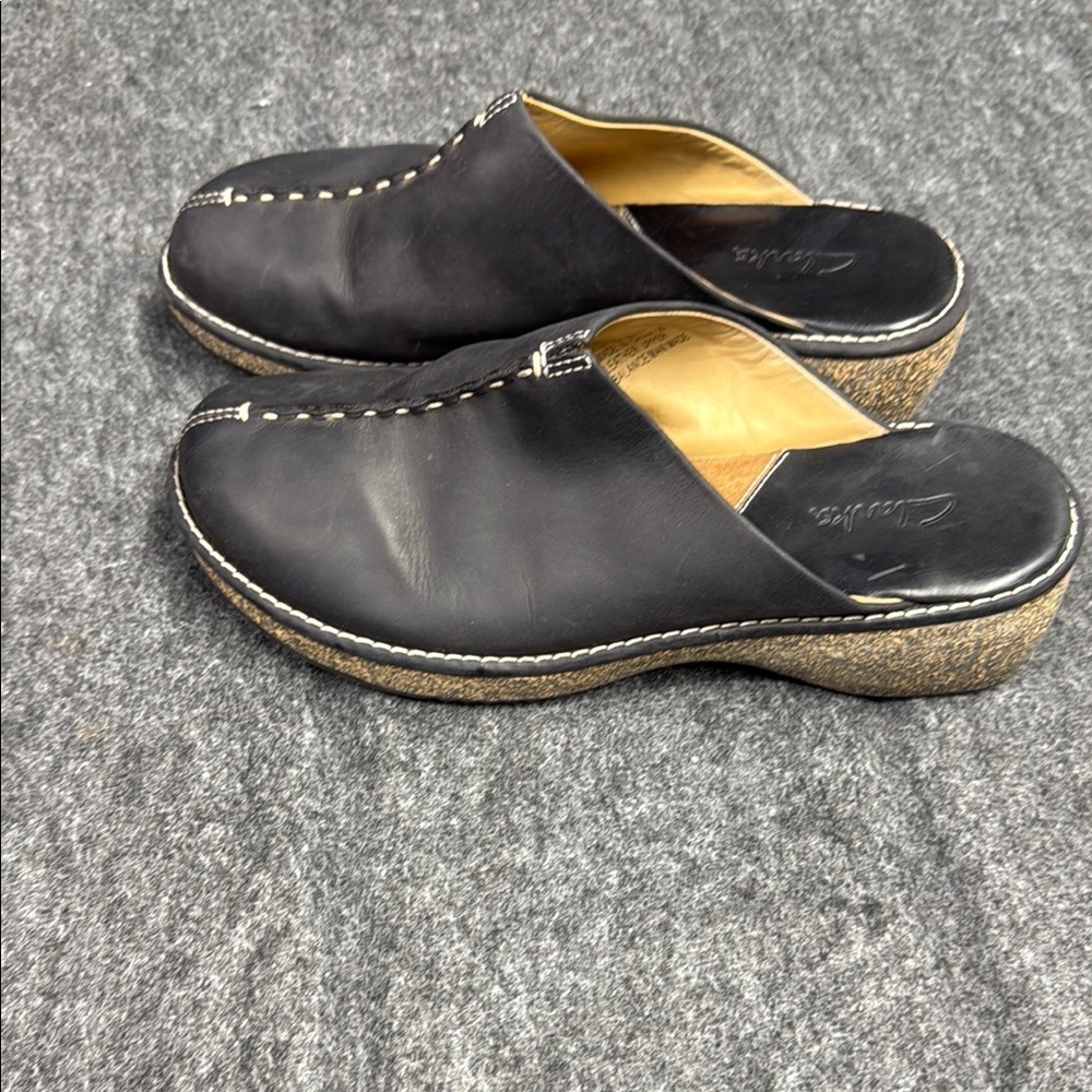 Clarks Black Loafers Slip-Ons Minimalist Design - Picture 3 of 7